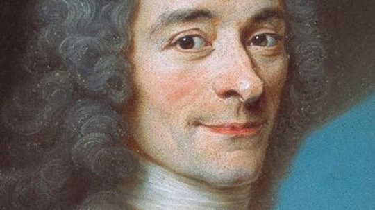 On ne montre pas assez Voltaire jeune.