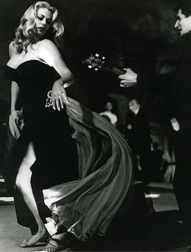Anita Ekberg se d&eacute;cha&icirc;ne.